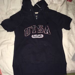 UTSA sweatshirt